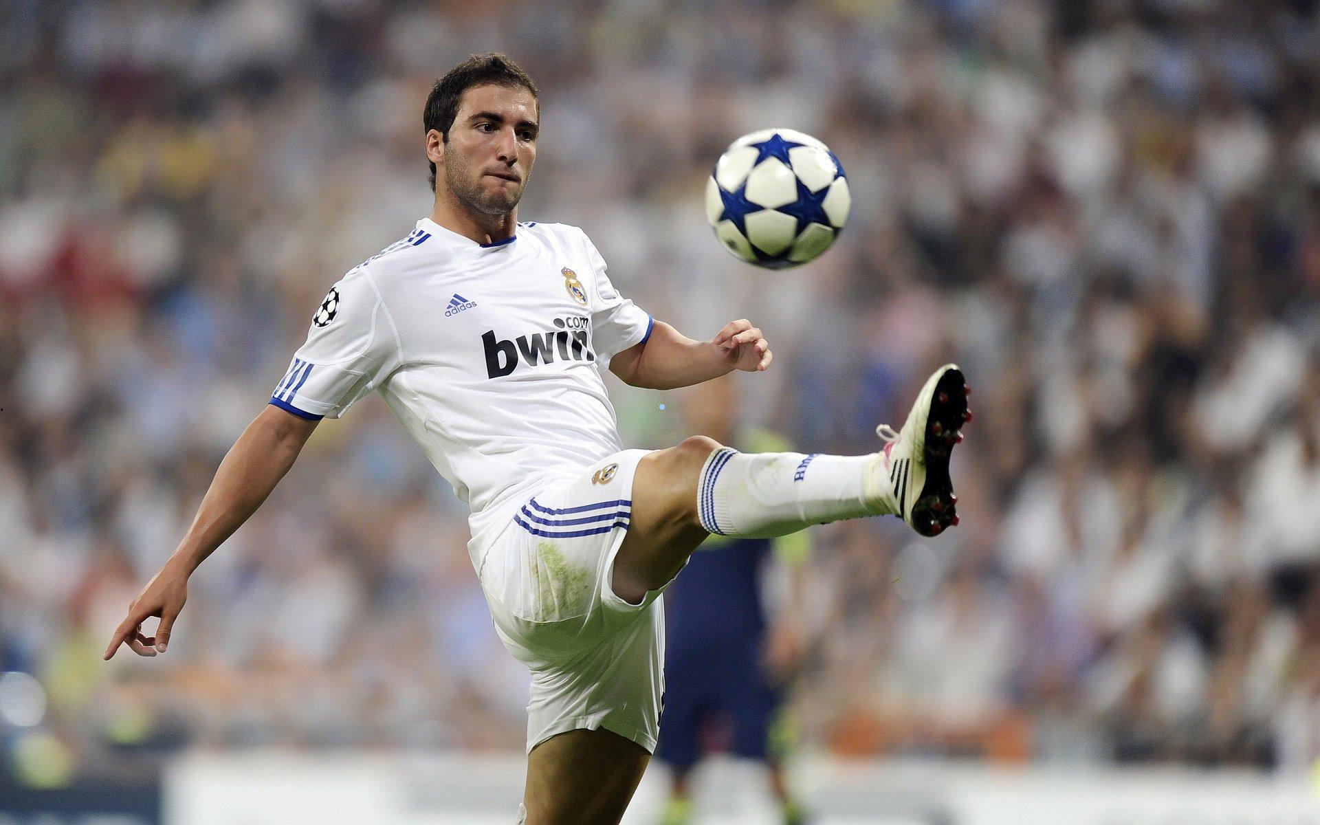 TA评莱万潜在接班人，小蜘蛛、凯恩、奥莫罗迪翁、埃万尼尔松上榜