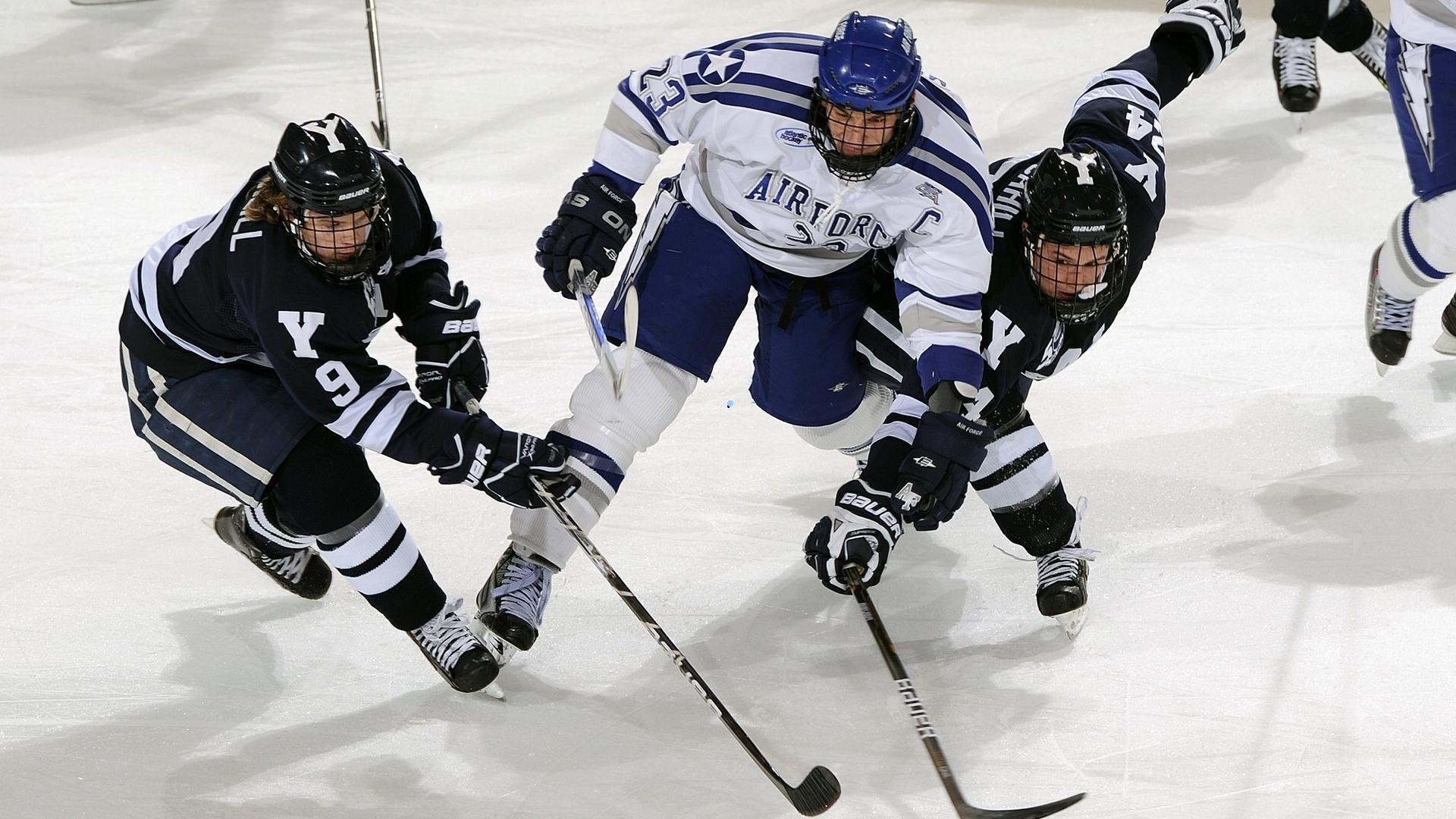 惨败33分后的更衣室眼泪，当四战三败敲响终场哨，是该说再见的时候了