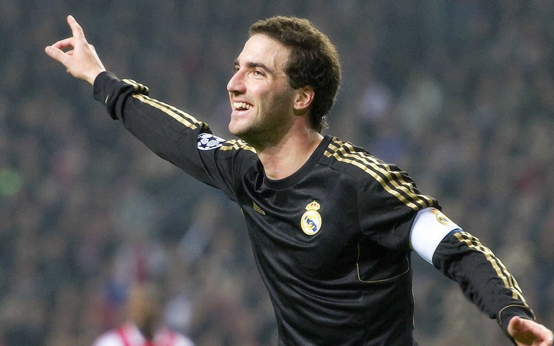 瓜迪奥拉直面伤病潮，庞大阵容与双教练制下的战术革新